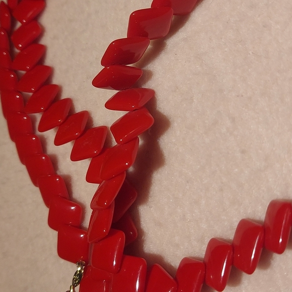 Vintage 1950's Trifari, Lucite Overlap design Link Necklace - Scarlet Red - Picture 5 of 6